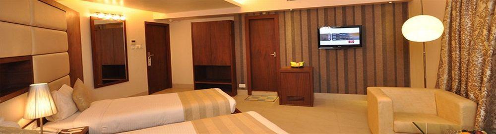 Kempton Hotel Kalkuta Zewnętrze zdjęcie