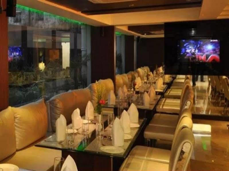 Kempton Hotel Kalkuta Zewnętrze zdjęcie