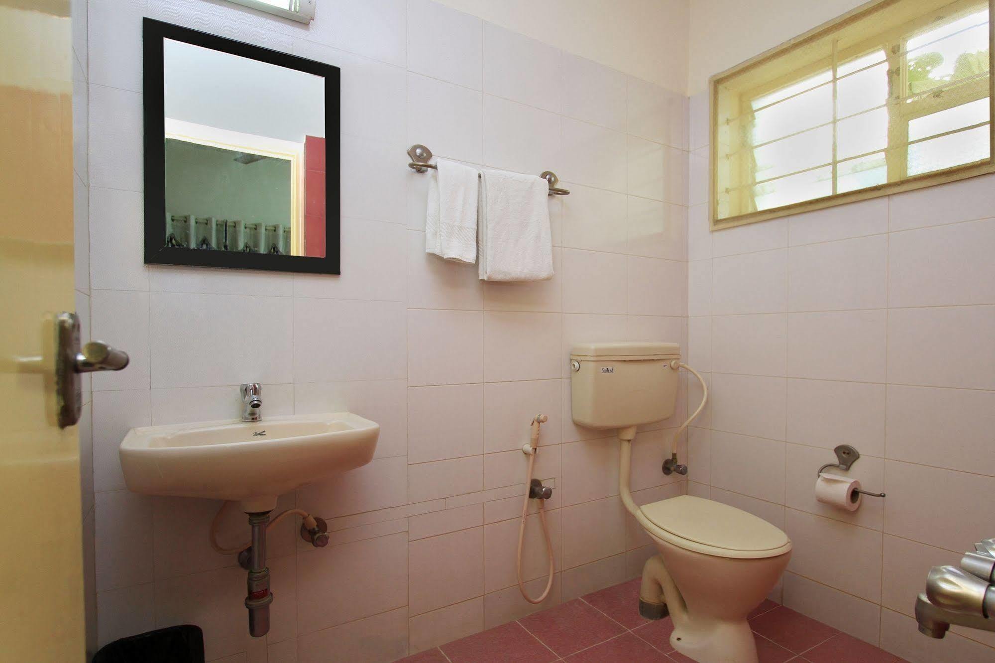 Kempton Hotel Kalkuta Zewnętrze zdjęcie