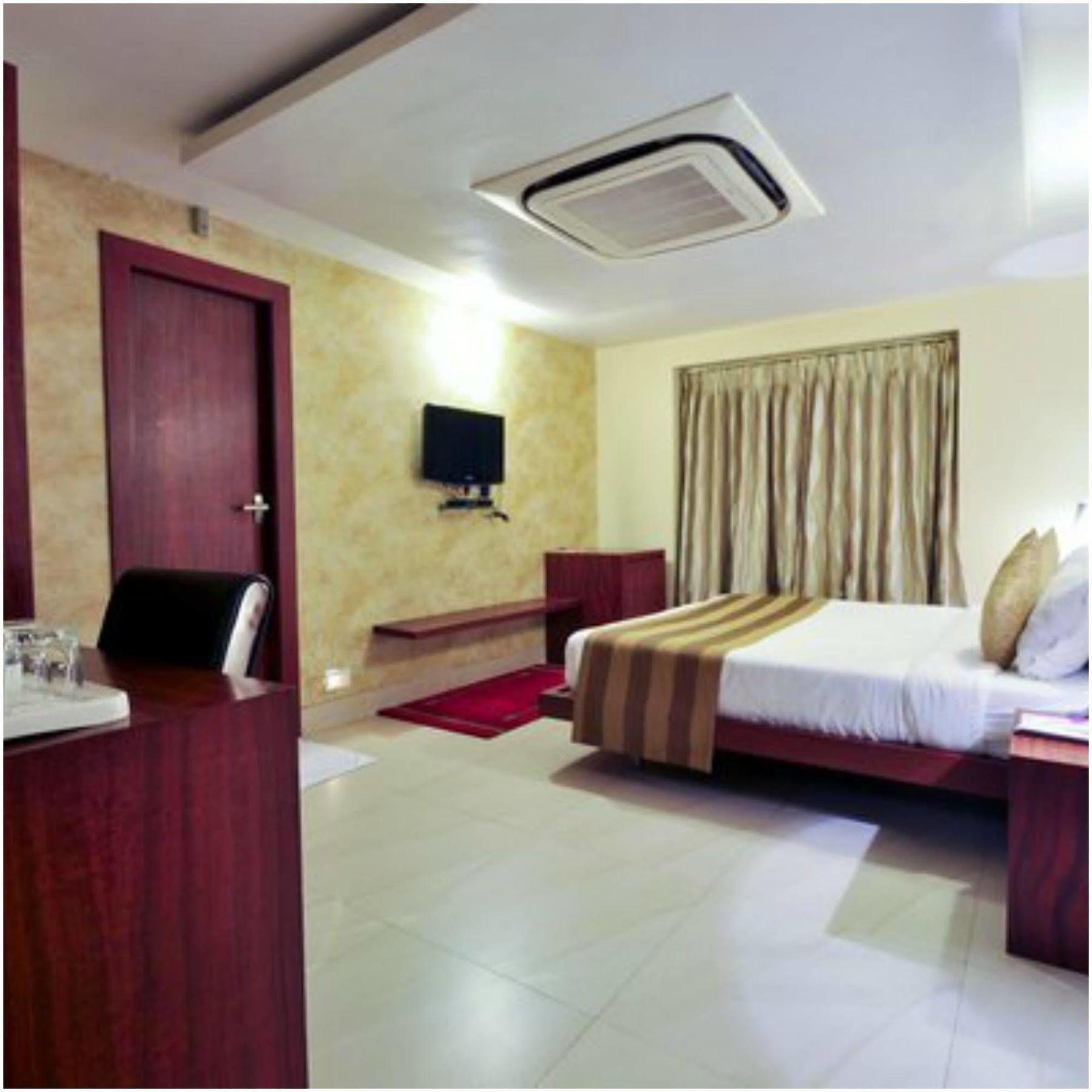 Kempton Hotel Kalkuta Zewnętrze zdjęcie